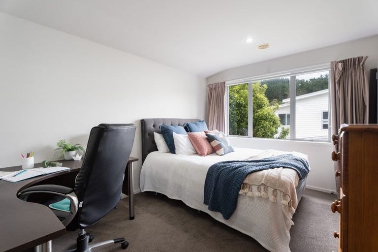 Photo of property in 8 Halewood Grove, Churton Park, Wellington, 6037