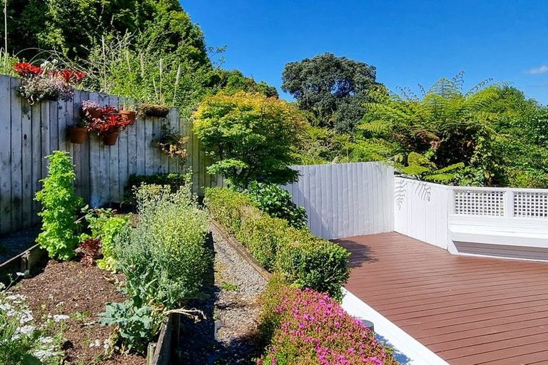 Photo of property in 92 Braemar Road, Castor Bay, Auckland, 0620