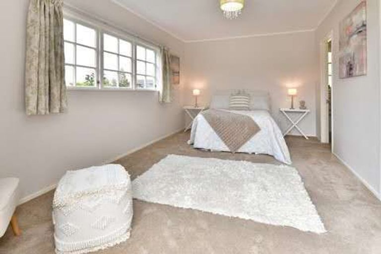 Photo of property in 17 Stapleford Crescent, Browns Bay, Auckland, 0630