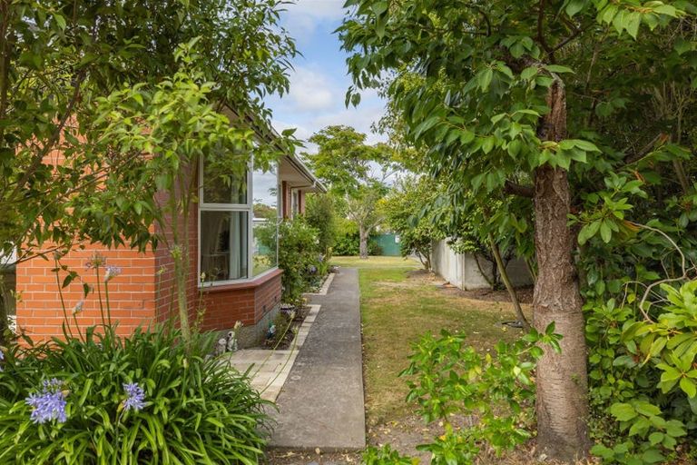 Photo of property in 12 Denniston Crescent, Redwood, Christchurch, 8051