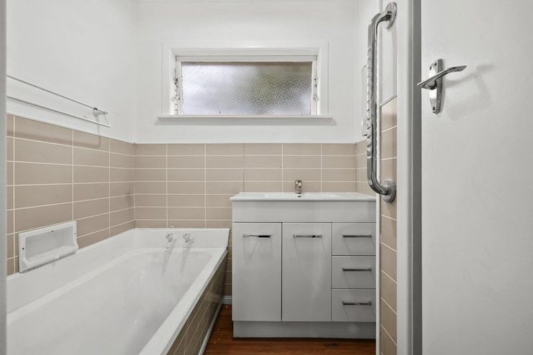 Photo of property in 19 Plumley Crescent, Mangere, Auckland, 2022