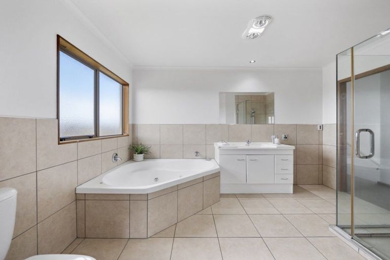 Photo of property in 5 Shire Place, Papamoa Beach, Papamoa, 3118