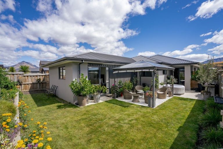 Photo of property in 39 Howden Drive, Jacks Point, 9371