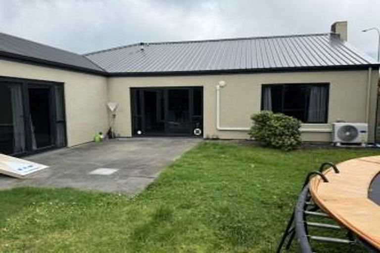 Photo of property in 73 Guildford Drive, Paraparaumu, 5032