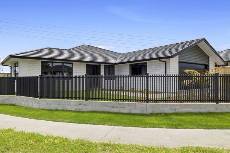 Photo of property in 8 Kararaina Close, Whalers Gate, New Plymouth, 4310