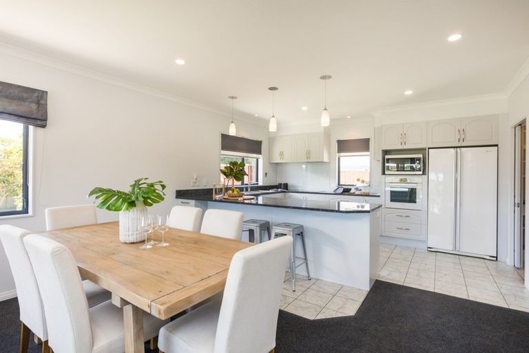 Photo of property in 30 Grand Oaks Drive, Awapuni, Palmerston North, 4412