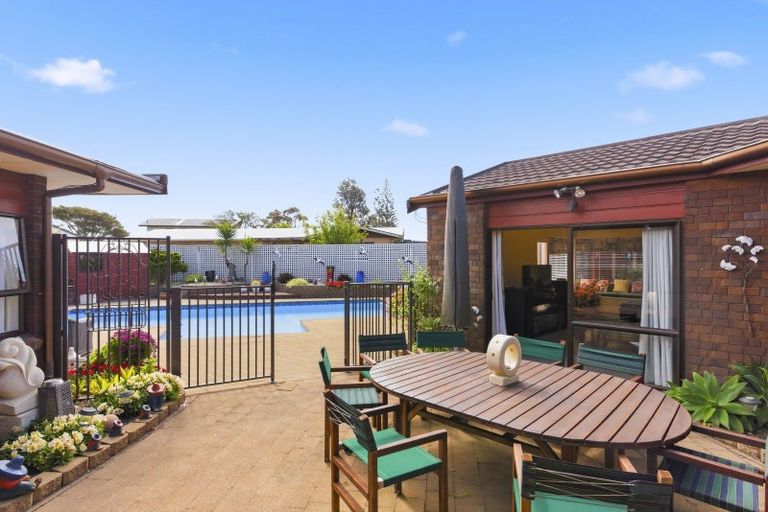 Photo of property in 11 Oakwood Grove, Paraparaumu Beach, Paraparaumu, 5032