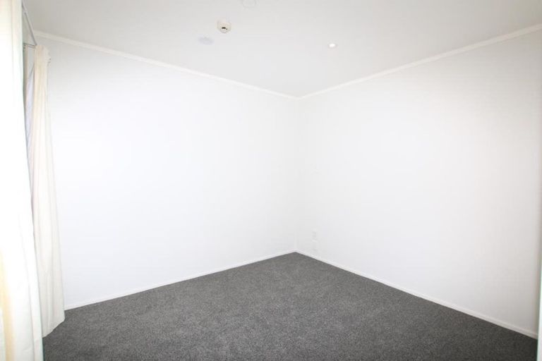Photo of property in 7a/30 Westward Ho, Glen Eden, Auckland, 0602