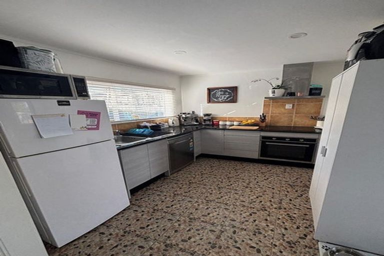 Photo of property in 808 East Coast Road, Oteha, Auckland, 0630