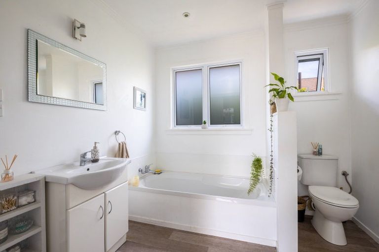 Photo of property in 42 Doralto Road, Frankleigh Park, New Plymouth, 4310