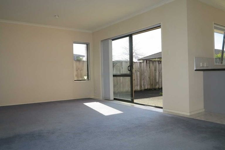 Photo of property in 10 Aaronville Way, East Tamaki, Auckland, 2016