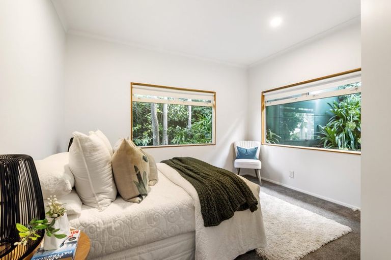 Photo of property in 71 William Bayes Place, Red Beach, 0932