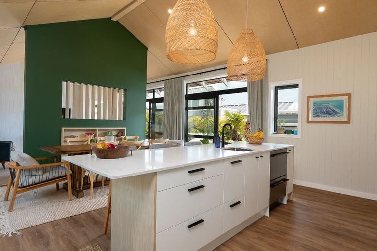 Photo of property in 33 Rauparaha Street, Waikanae Beach, Waikanae, 5036