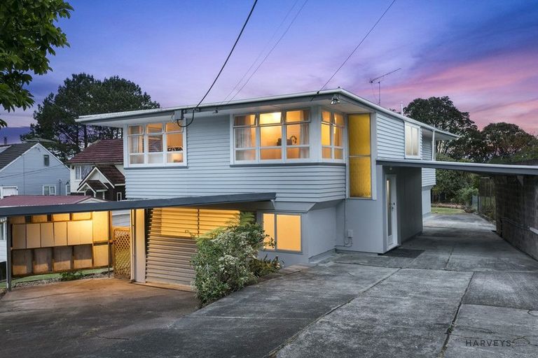 Photo of property in 37 Beaubank Road, Kelston, Auckland, 0602