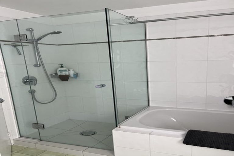 Photo of property in 1/130 Oriental Parade, Oriental Bay, Wellington, 6011