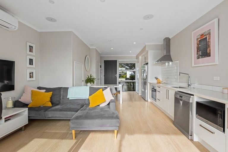 Photo of property in 10 Touhou Road, Hobsonville, Auckland, 0616