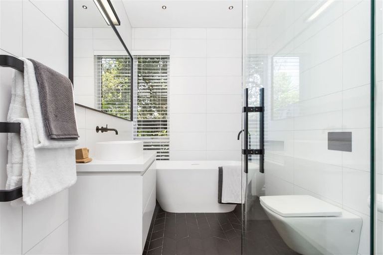 Photo of property in 39 Hackthorne Road, Cashmere, Christchurch, 8022