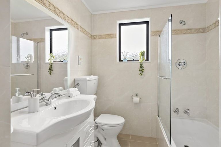 Photo of property in 41 Lincolnshire Road, Horokiwi, Wellington, 5016