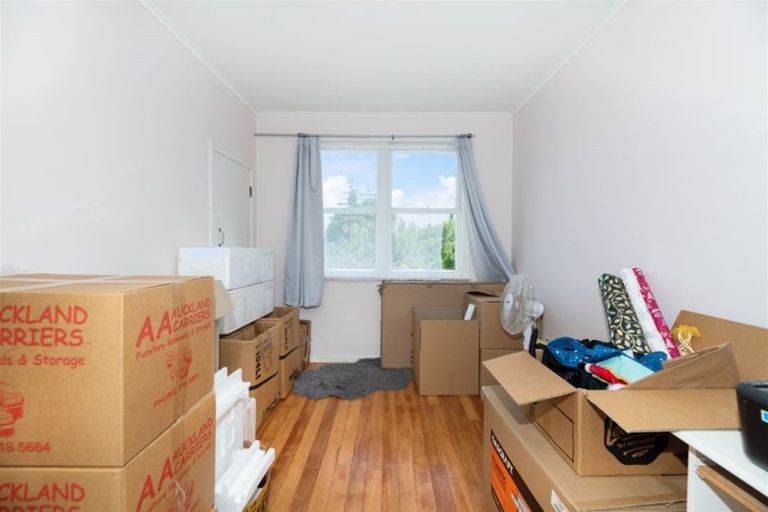 Photo of property in 5 Griffiths Place, Te Atatu South, Auckland, 0610