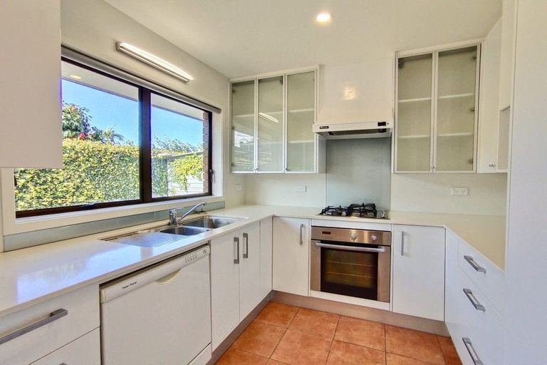 Photo of property in 2/11 Taharoto Road, Takapuna, Auckland, 0622