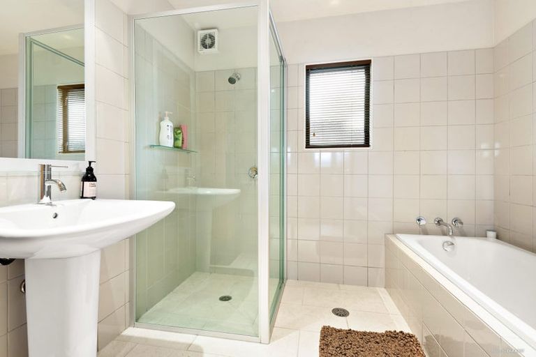 Photo of property in 48a Picasso Drive, West Harbour, Auckland, 0618