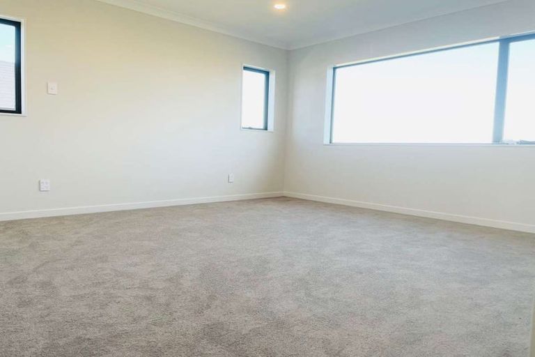 Photo of property in 16 Bine Crescent, Orewa, 0931