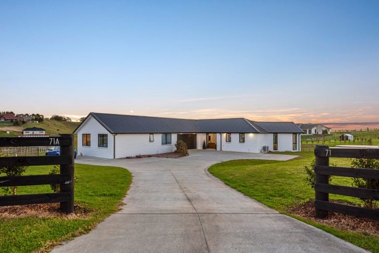 Photo of property in 71 Diamond Lane, Riverhead, 0793