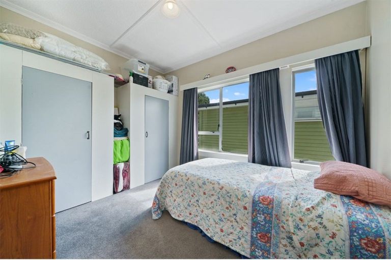 Photo of property in 20 Hungerford Road, Lyall Bay, Wellington, 6022