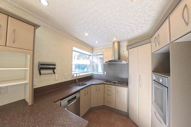 Photo of property in 1 Dresdan Court, Hokowhitu, Palmerston North, 4410