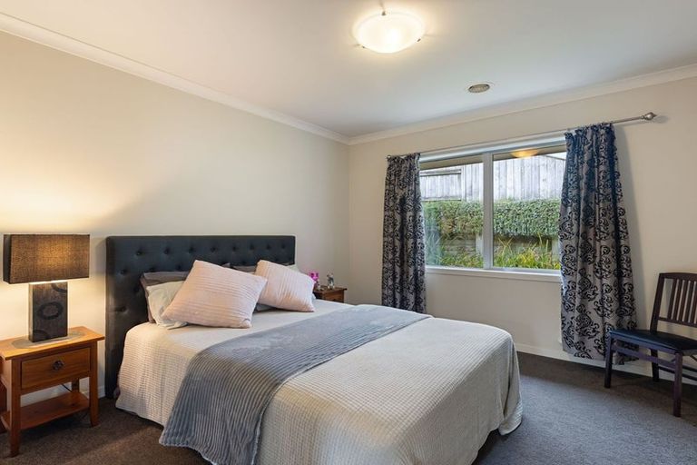 Photo of property in 37 La Lena Grove, Fitzherbert, Palmerston North, 4410