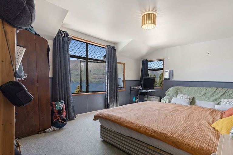 Photo of property in 10 Moss Lane, Sunshine Bay, Queenstown, 9300