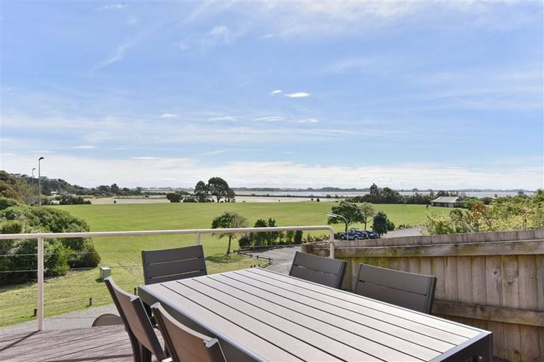 Photo of property in 122 Mccormacks Bay Road, Redcliffs, Christchurch, 8081