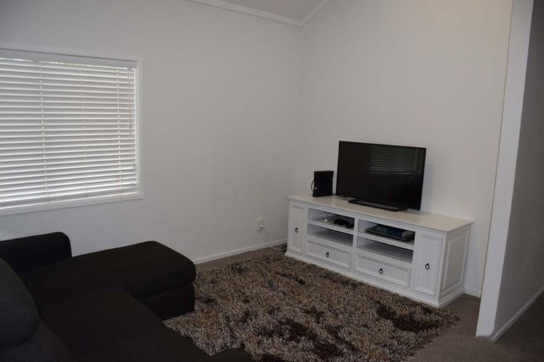Photo of property in 88 Beach Road, Castor Bay, Auckland, 0620