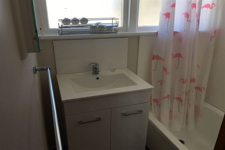 Photo of property in 2 Gibbons Crescent, Castlecliff, Whanganui, 4501