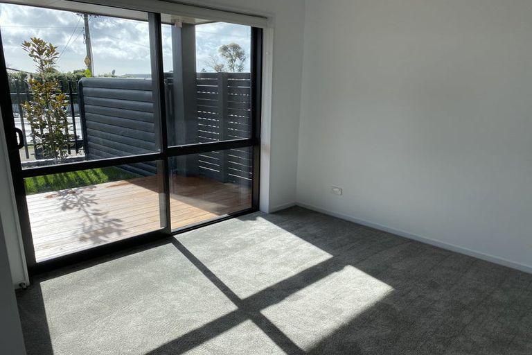 Photo of property in 2c Fowler Street, Northcote, Auckland, 0627