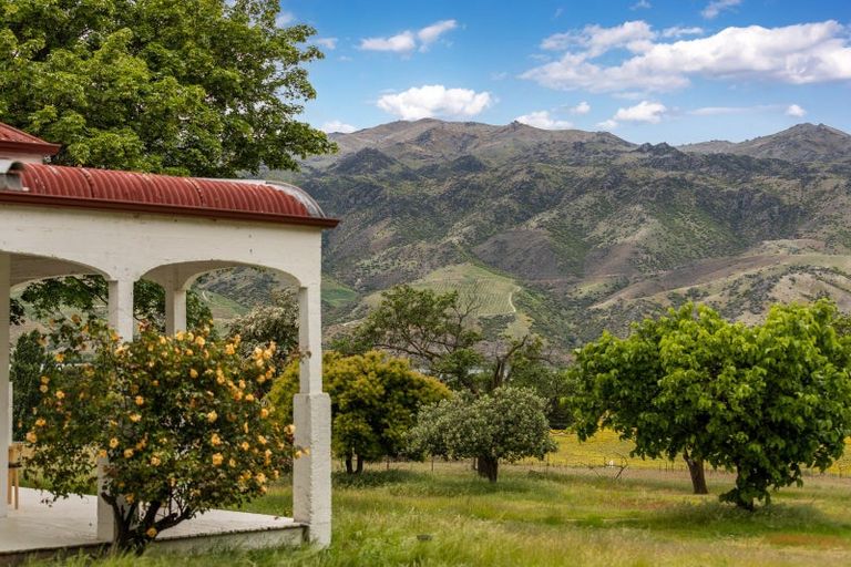 Photo of property in Glenstrae, 133 Luggate-cromwell Road, Cromwell, 9384