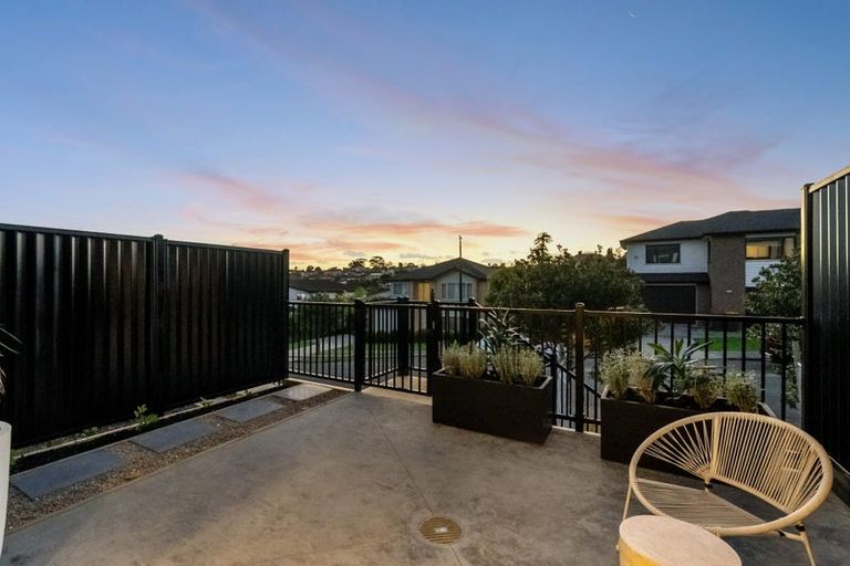 Photo of property in 1/6 Ngaroma House Drive, Hobsonville, Auckland, 0616
