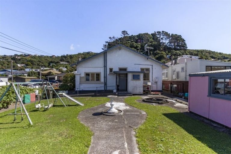 Photo of property in 41 Derwent Street, Island Bay, Wellington, 6023