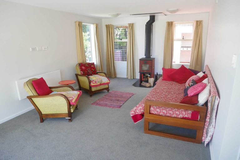 Photo of property in 1 Hawkhurst Road, Lyttelton, 8082