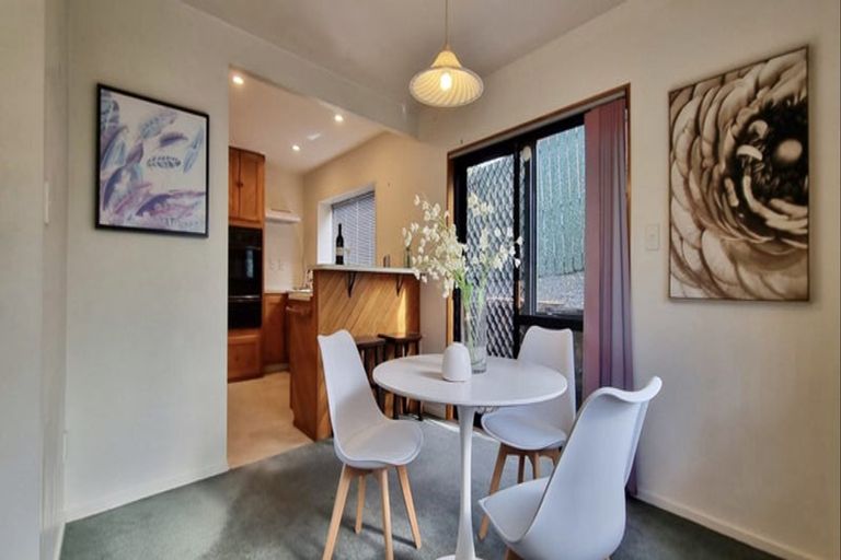 Photo of property in 2/6 Eugenia Rise, Totara Heights, Auckland, 2105