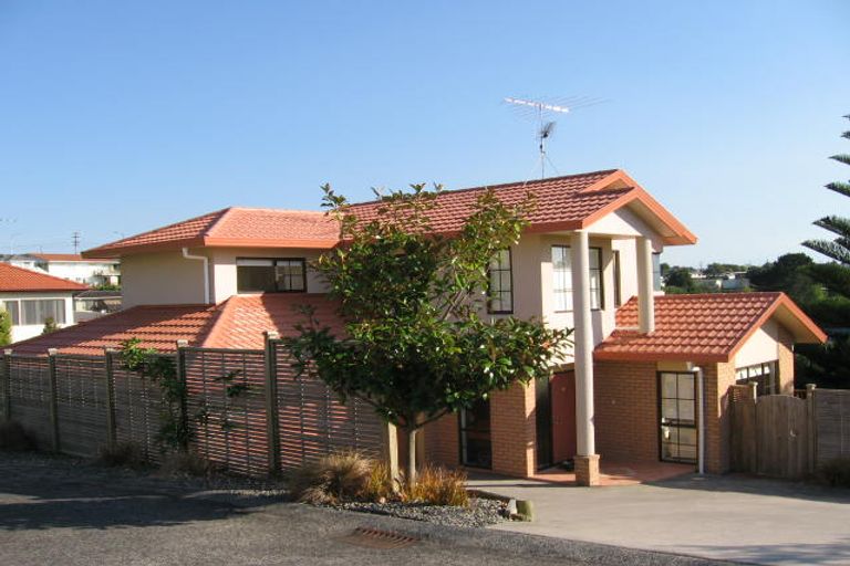 Photo of property in 20 St Clair Place, Browns Bay, Auckland, 0630