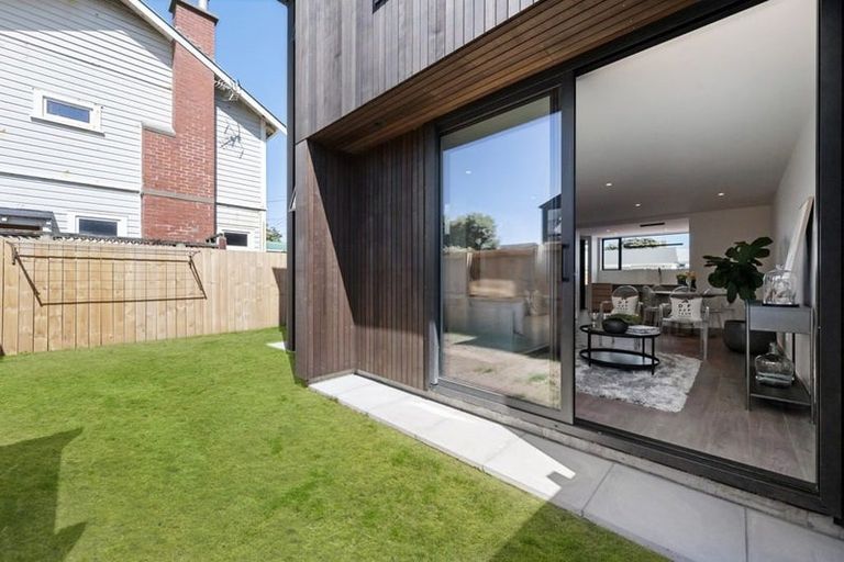 Photo of property in 96b Apu Crescent, Lyall Bay, Wellington, 6022