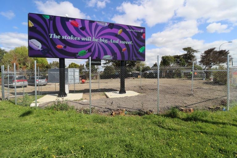 Photo of property in 320 Lincoln Road, Henderson, Auckland, 0610