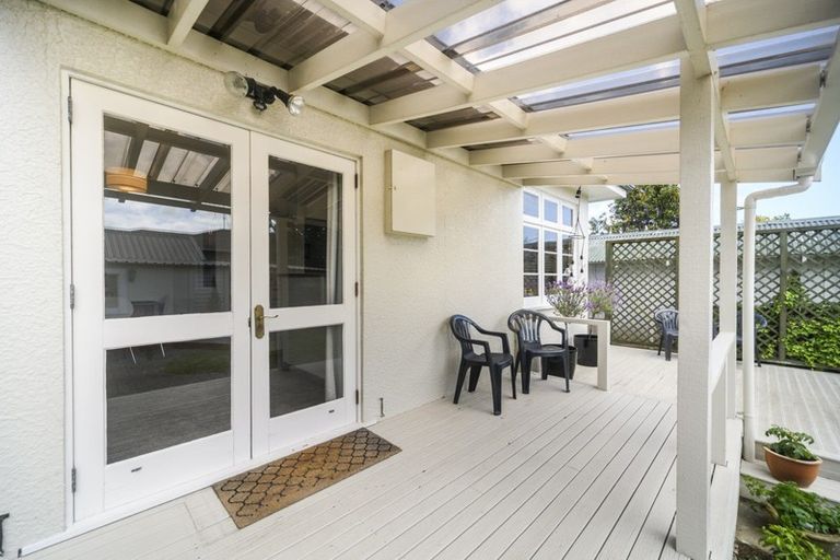 Photo of property in 32 Rangitira Avenue, Palmerston North, 4414