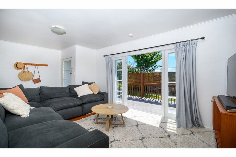 Photo of property in 17 Chorley Avenue, Massey, Auckland, 0614