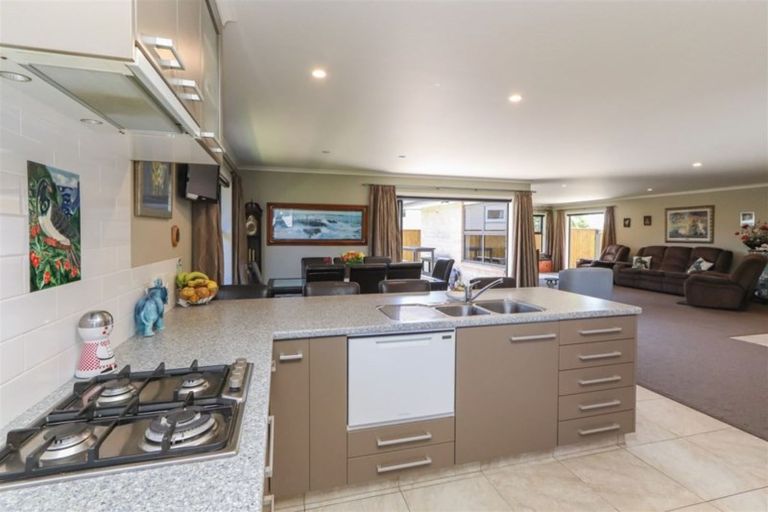 Photo of property in 16 Brookes Street, Inglewood, 4330