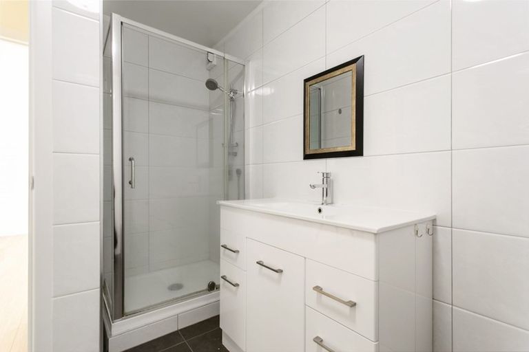 Photo of property in 1/19 Bond Crescent, Forrest Hill, Auckland, 0620