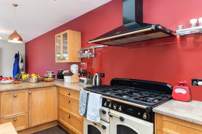 Photo of property in 16 Stapletons Road, Richmond, Christchurch, 8013