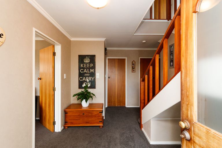 Photo of property in 19 Haast Place, Awapuni, Palmerston North, 4412
