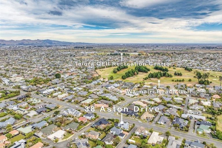 Photo of property in 38 Aston Drive, Waimairi Beach, Christchurch, 8083